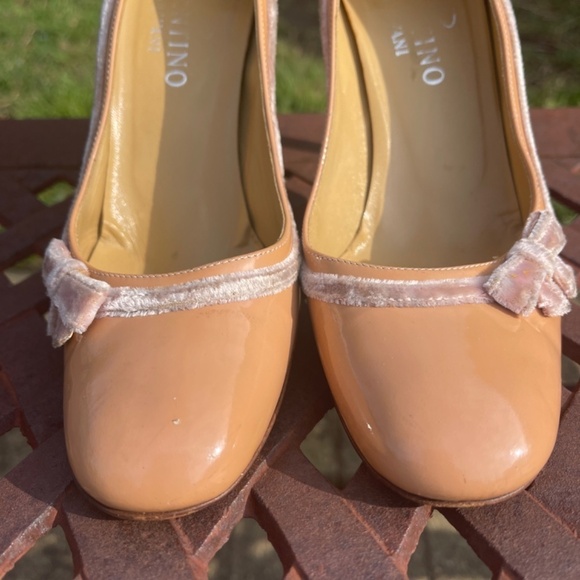 Valentino Apricot Bow Detail Round Toe Wood Stacked Heel Pumps - Picture 4 of 10